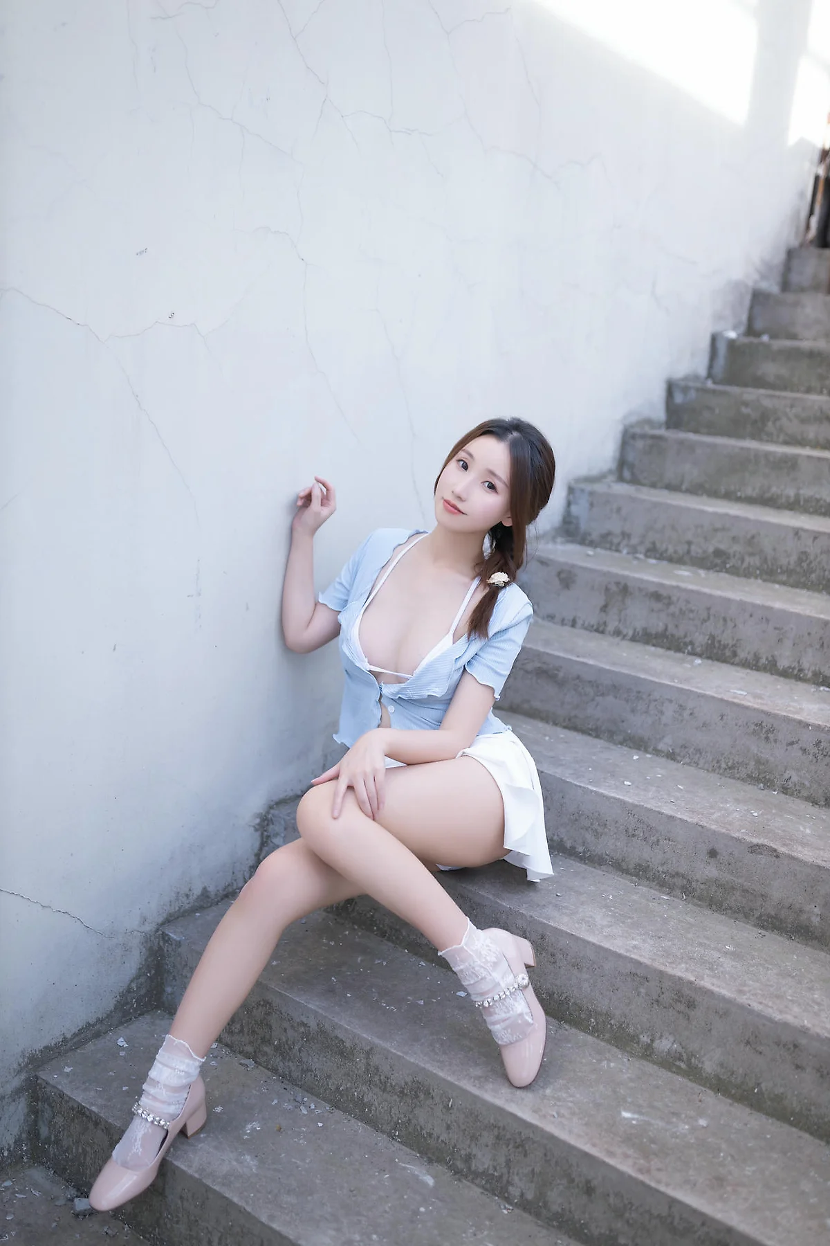 XiuRen 秀人 No.N378 杏子白色短裙天台写真 - 8