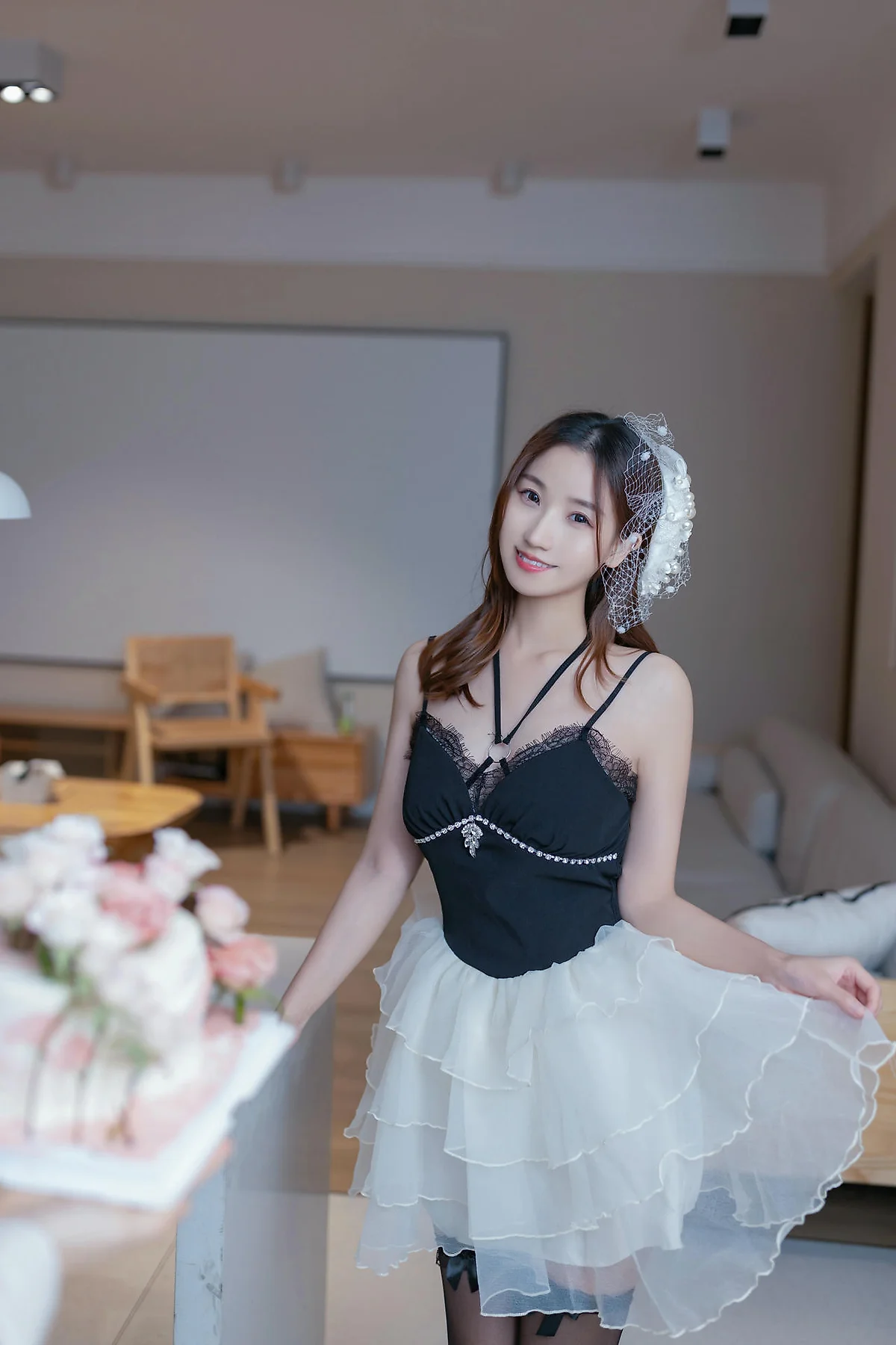 XiuRen 秀人 No.N388 杏子生日party主题写真 - 1