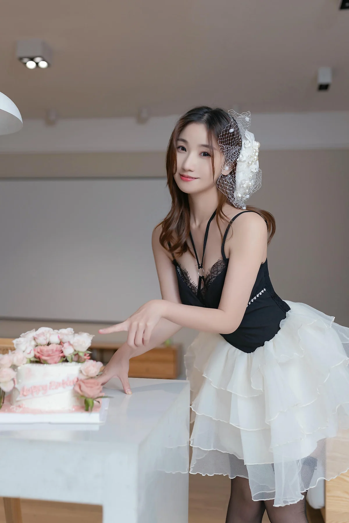 XiuRen 秀人 No.N388 杏子生日party主题写真 - 3