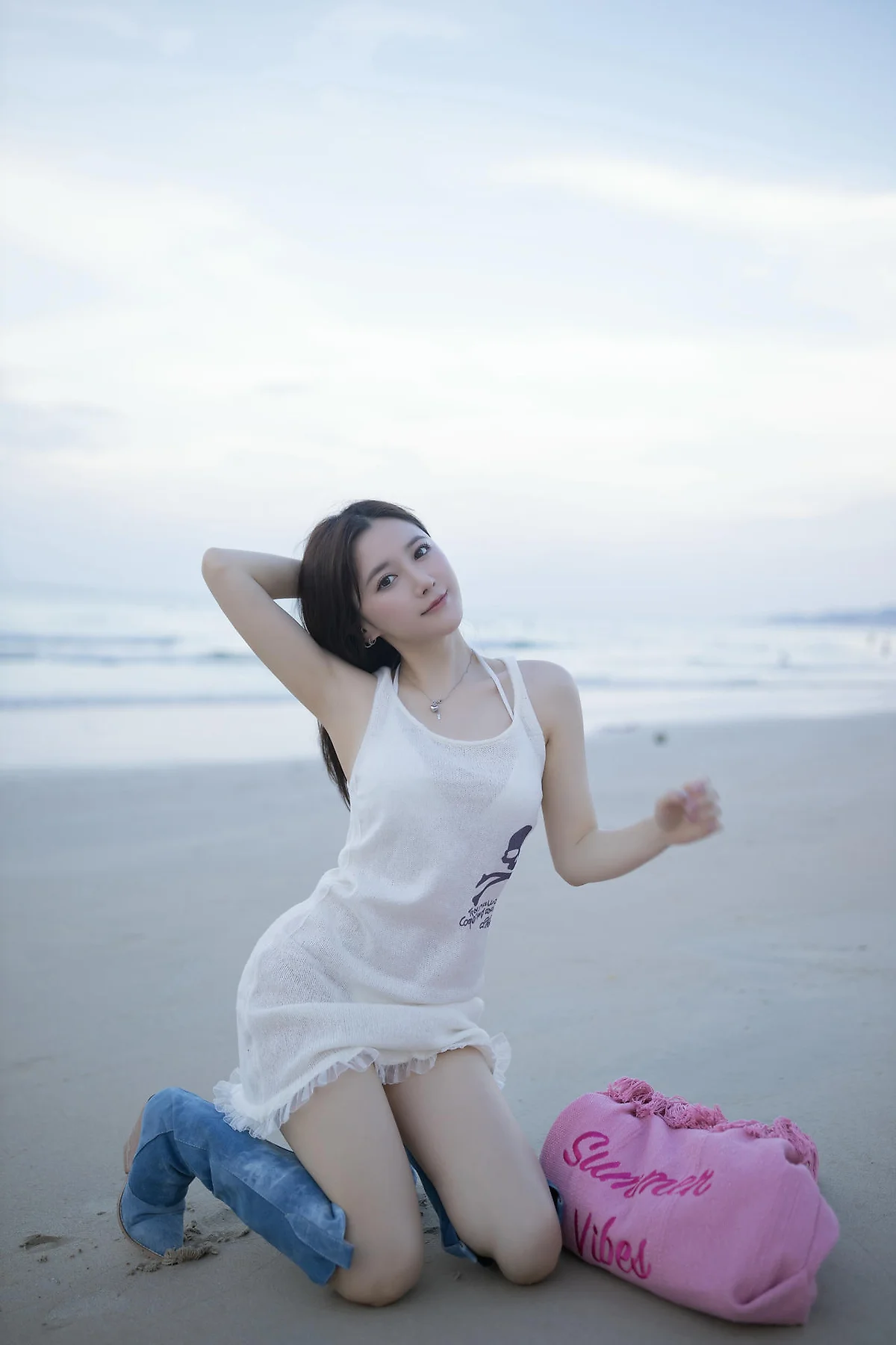 XiuRen 秀人 No.N390 鱼子酱Fish沙滩白色比基尼写真 - 1