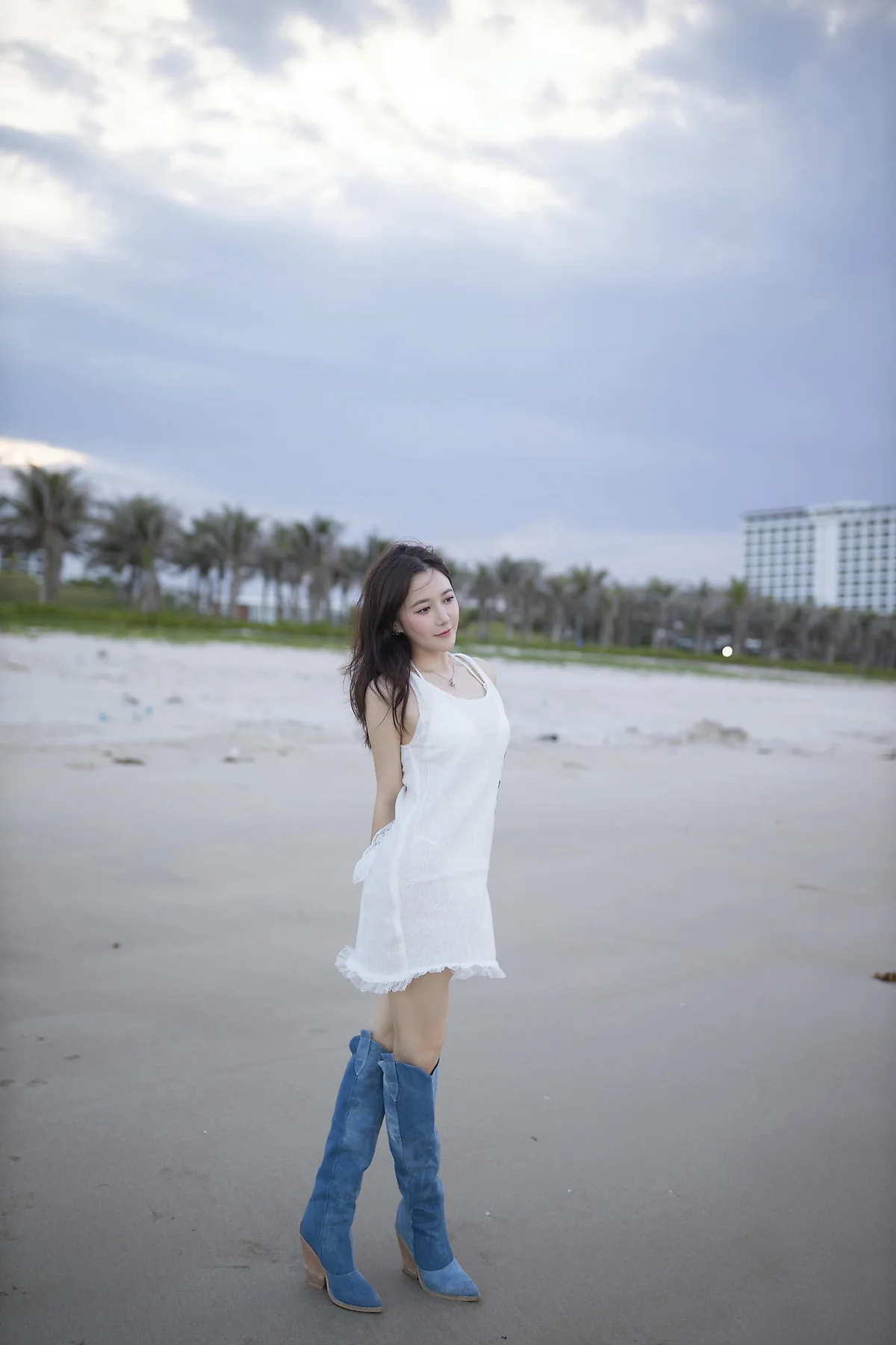 XiuRen 秀人 No.N390 鱼子酱Fish沙滩白色比基尼写真 - 3