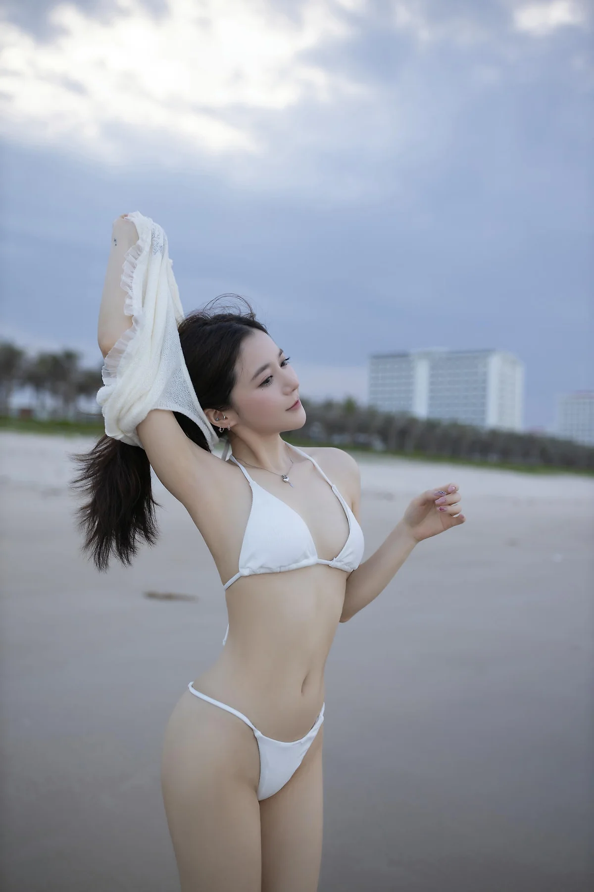 XiuRen 秀人 No.N390 鱼子酱Fish沙滩白色比基尼写真 - 5
