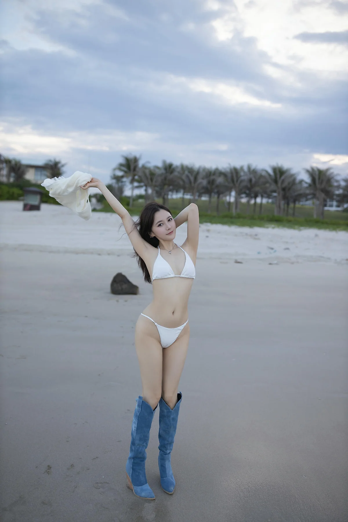XiuRen 秀人 No.N390 鱼子酱Fish沙滩白色比基尼写真 - 7