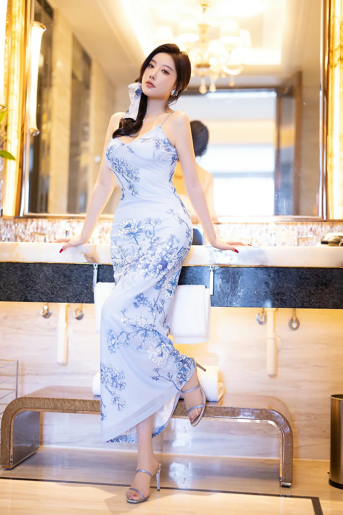 XiuRen 秀人 No.N397 杨晨晨紧身裙爆乳白色丝袜 - 7