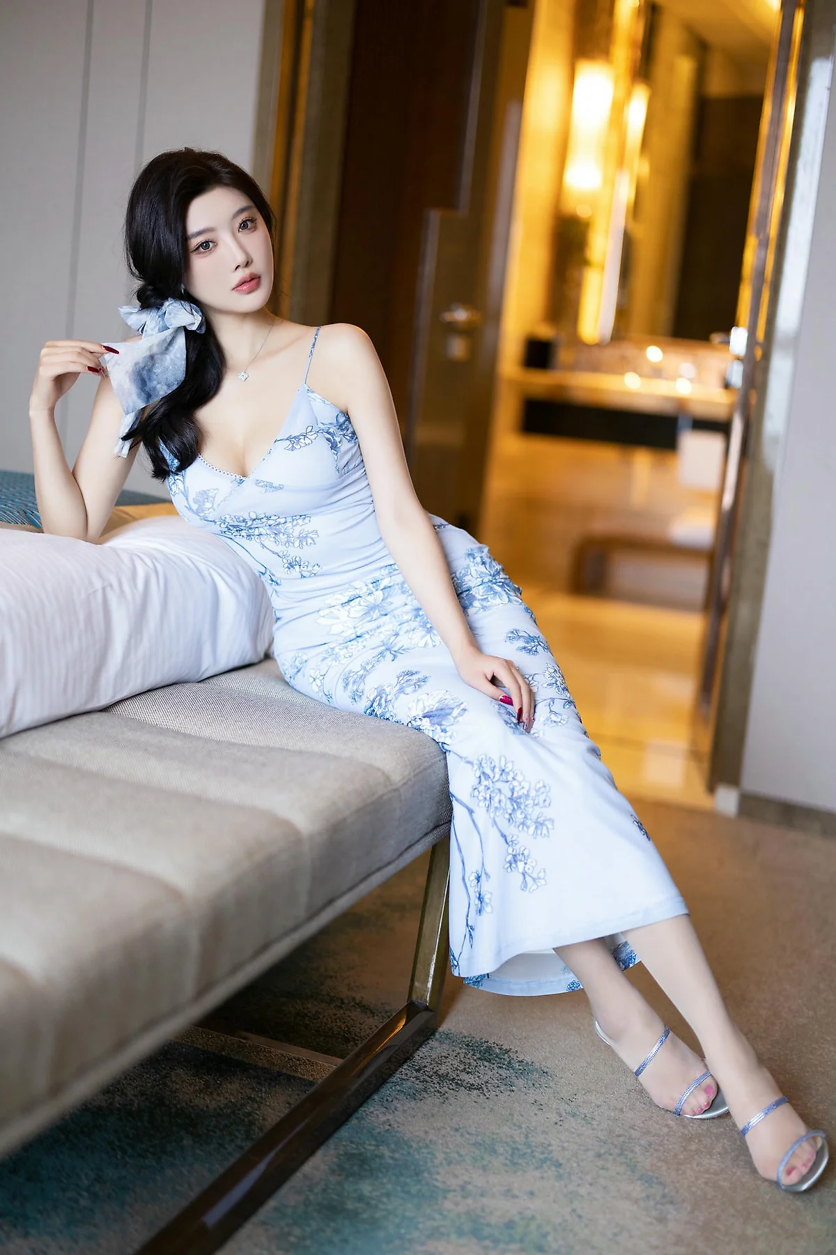 XiuRen 秀人 No.N397 杨晨晨紧身裙爆乳白色丝袜 - 10