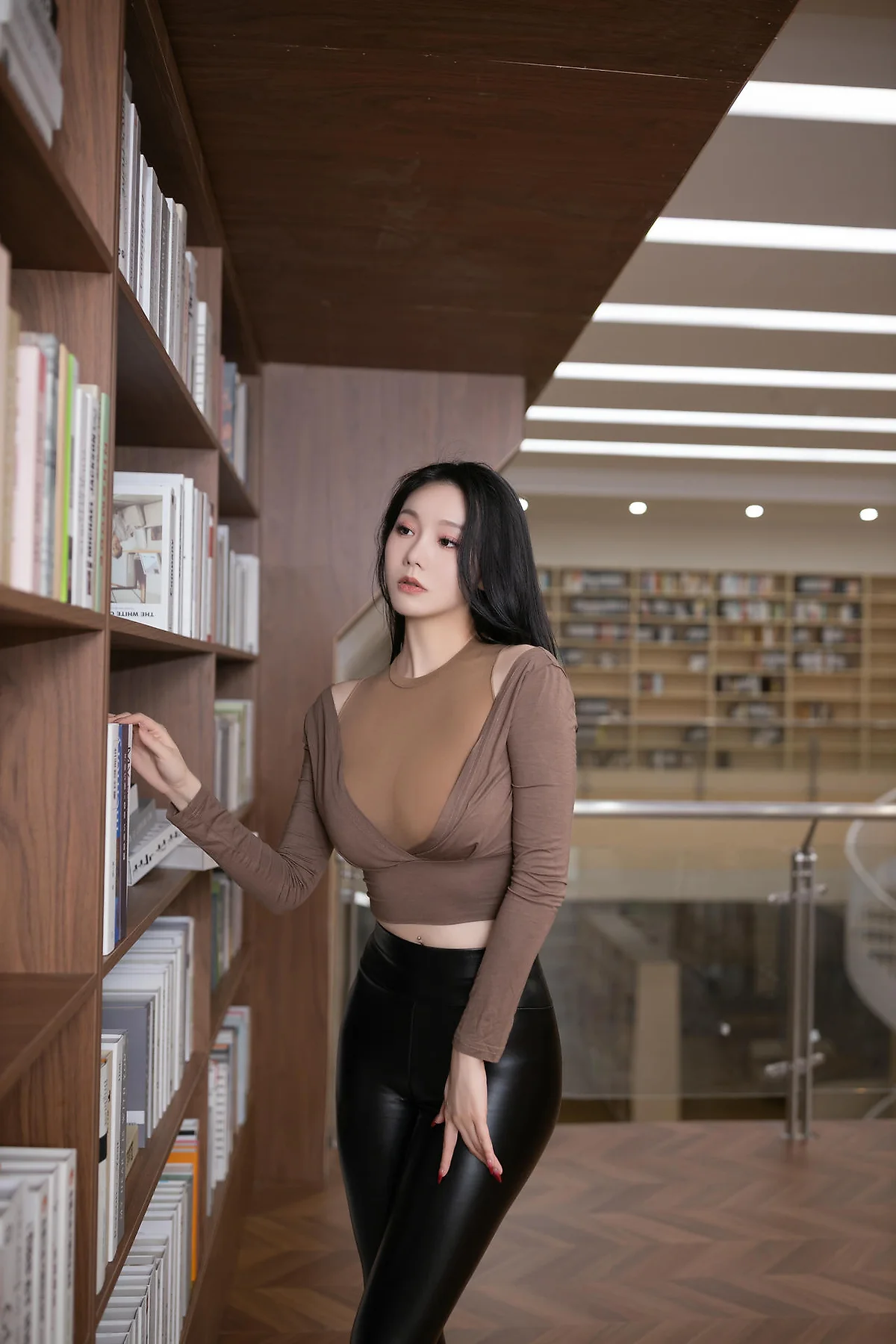 XiuRen 秀人 No.N442 安然anran阅览器皮裤美女 - 1