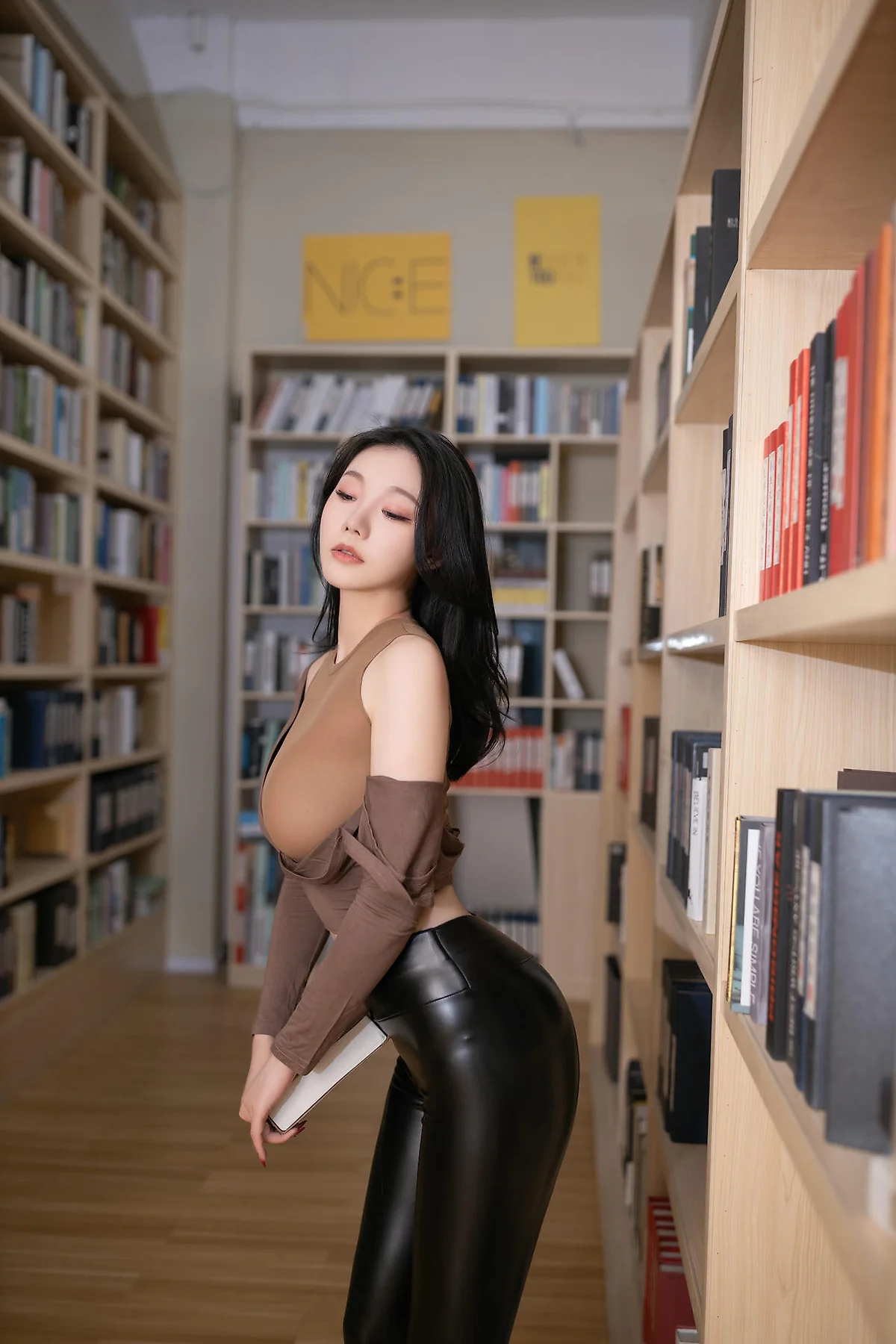 XiuRen 秀人 No.N442 安然anran阅览器皮裤美女 - 7