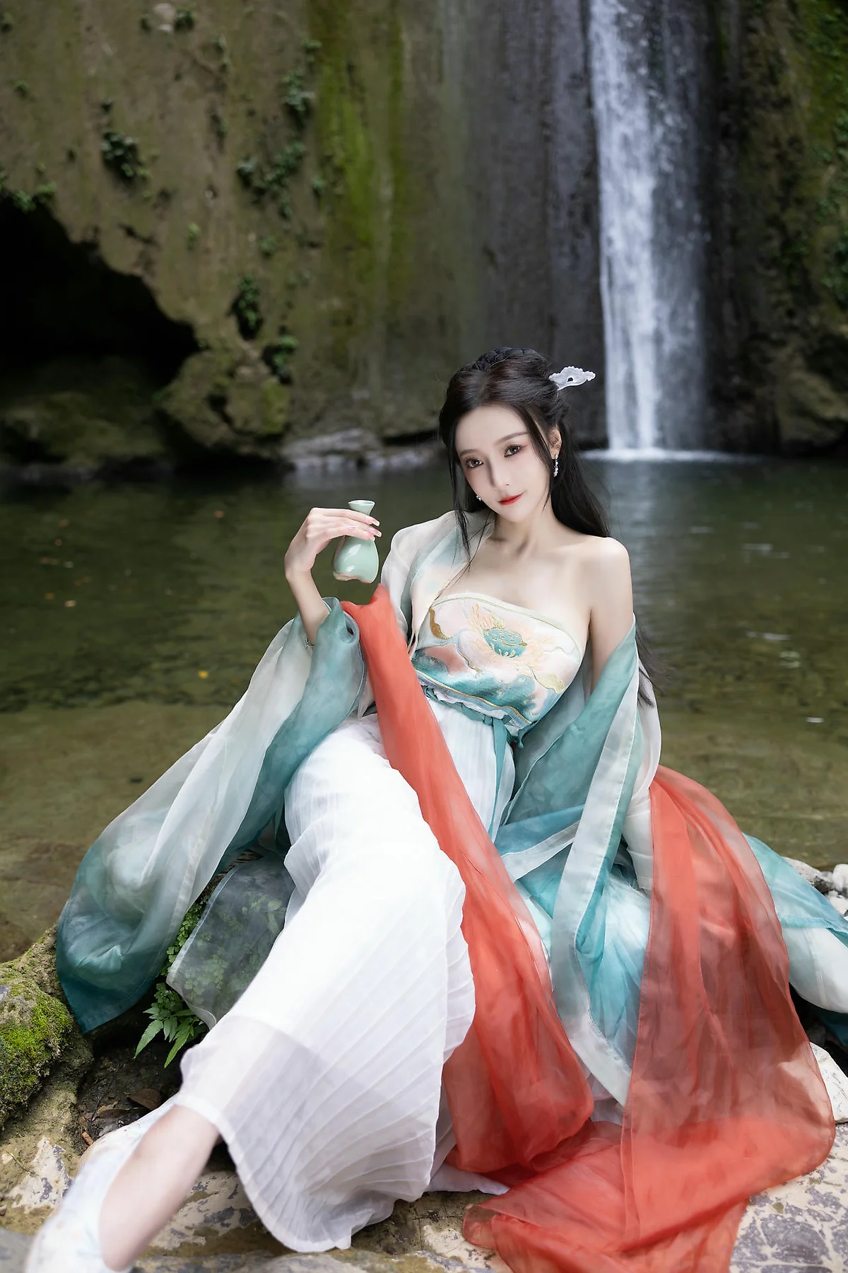 XiuRen 秀人 No.N473 王馨瑶古装瀑布主题写真 - 7