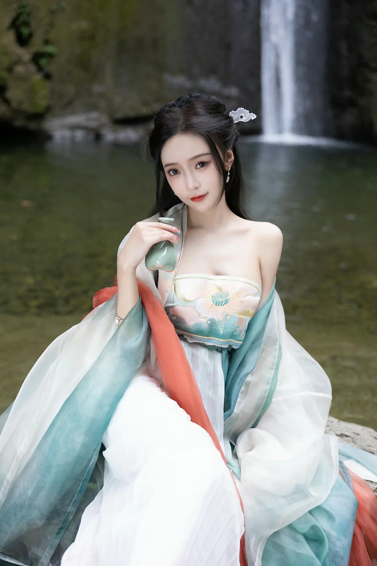 XiuRen 秀人 No.N473 王馨瑶古装瀑布主题写真 - 8
