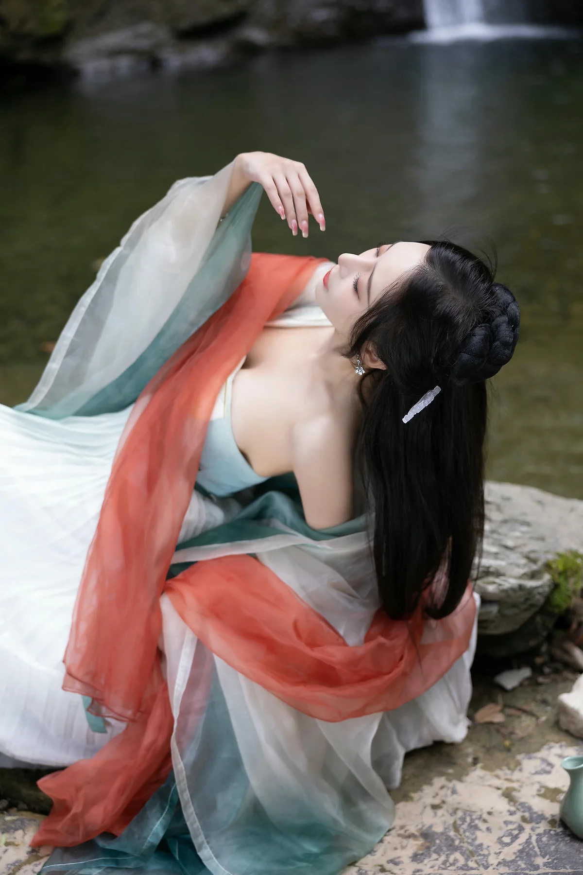 XiuRen 秀人 No.N473 王馨瑶古装瀑布主题写真 - 9