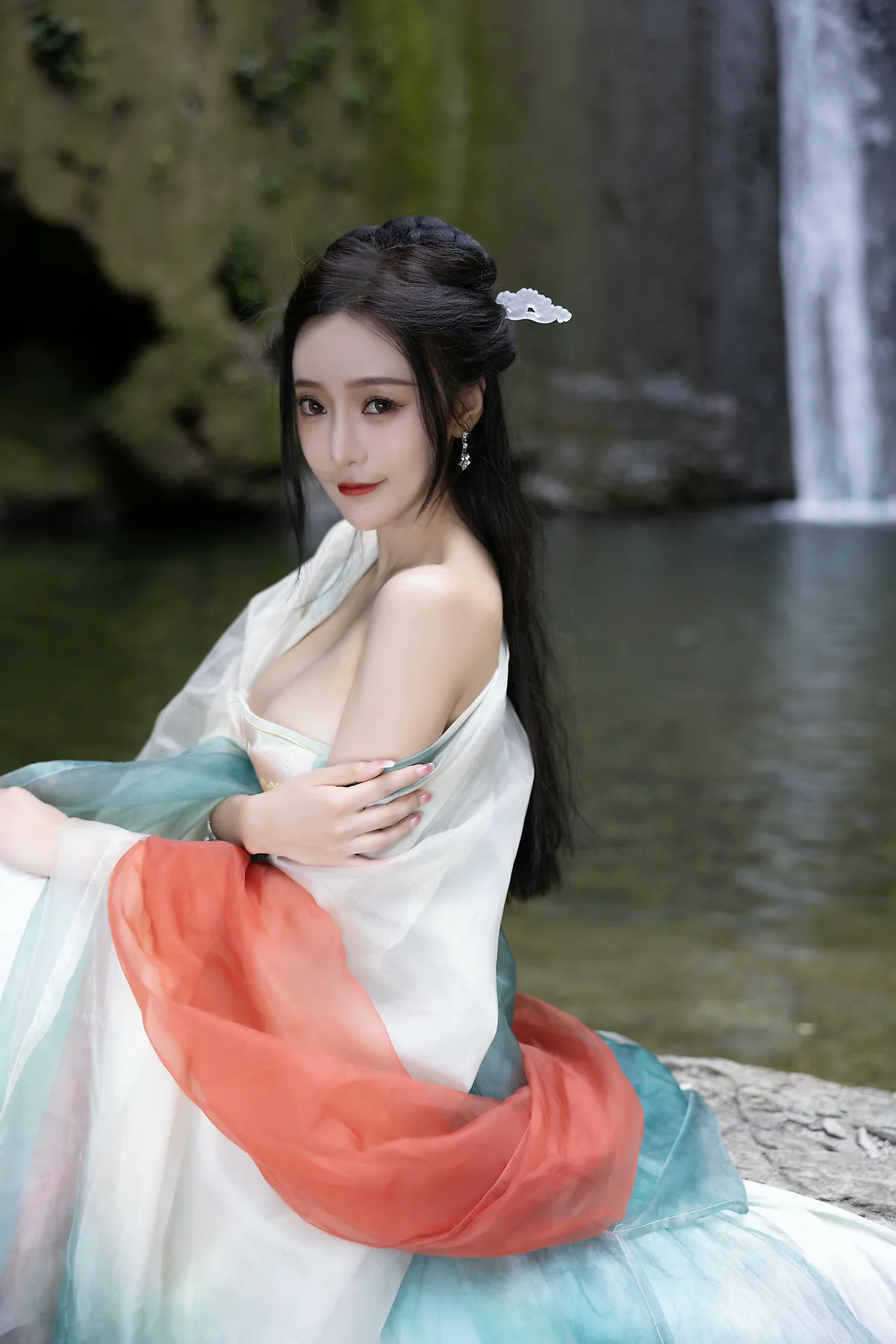 XiuRen 秀人 No.N473 王馨瑶古装瀑布主题写真 - 1