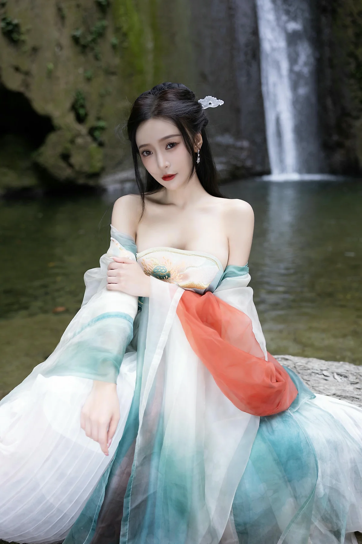 XiuRen 秀人 No.N473 王馨瑶古装瀑布主题写真 - 3
