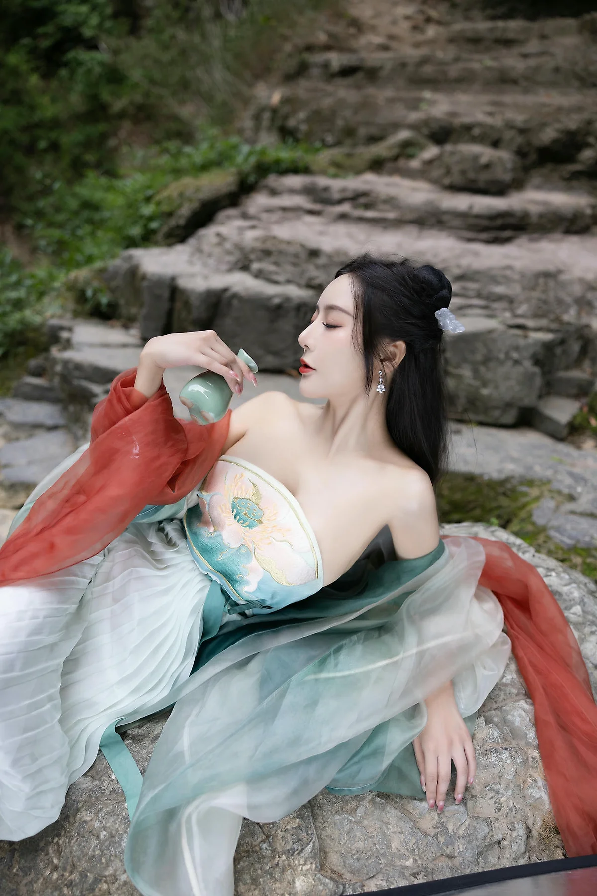 XiuRen 秀人 No.N473 王馨瑶古装瀑布主题写真 - 5