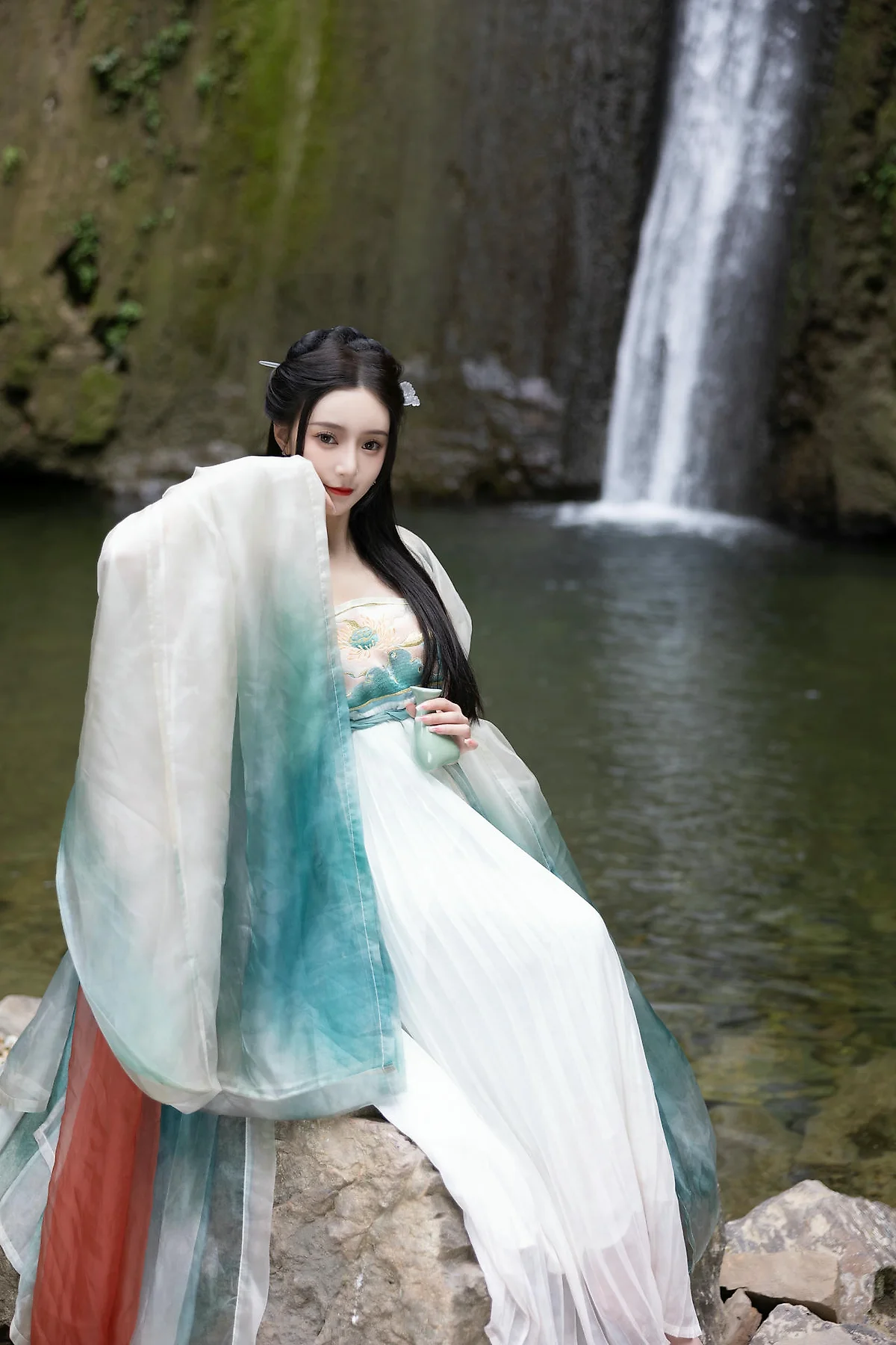 XiuRen 秀人 No.N473 王馨瑶古装瀑布主题写真 - 8