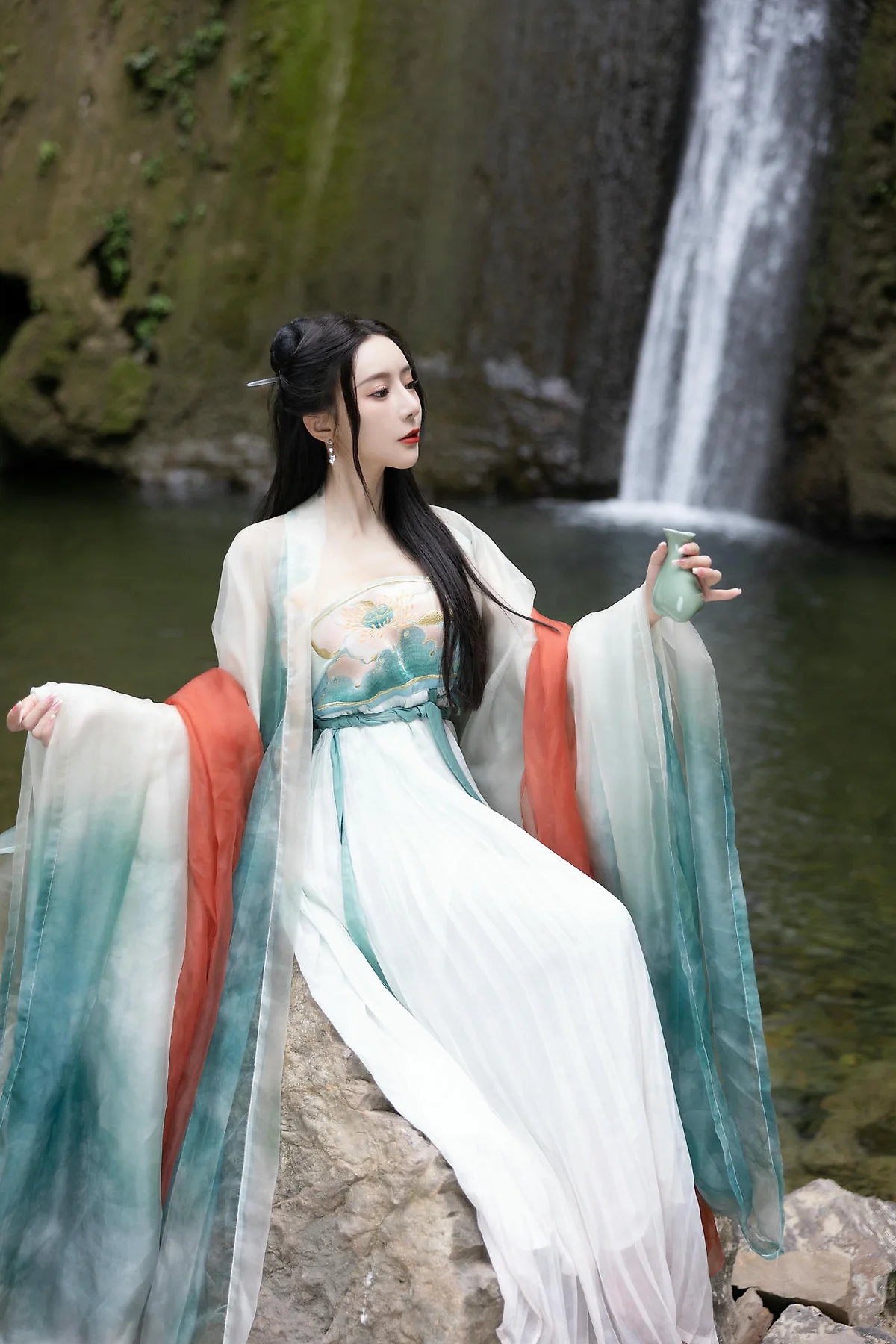 XiuRen 秀人 No.N473 王馨瑶古装瀑布主题写真 - 9