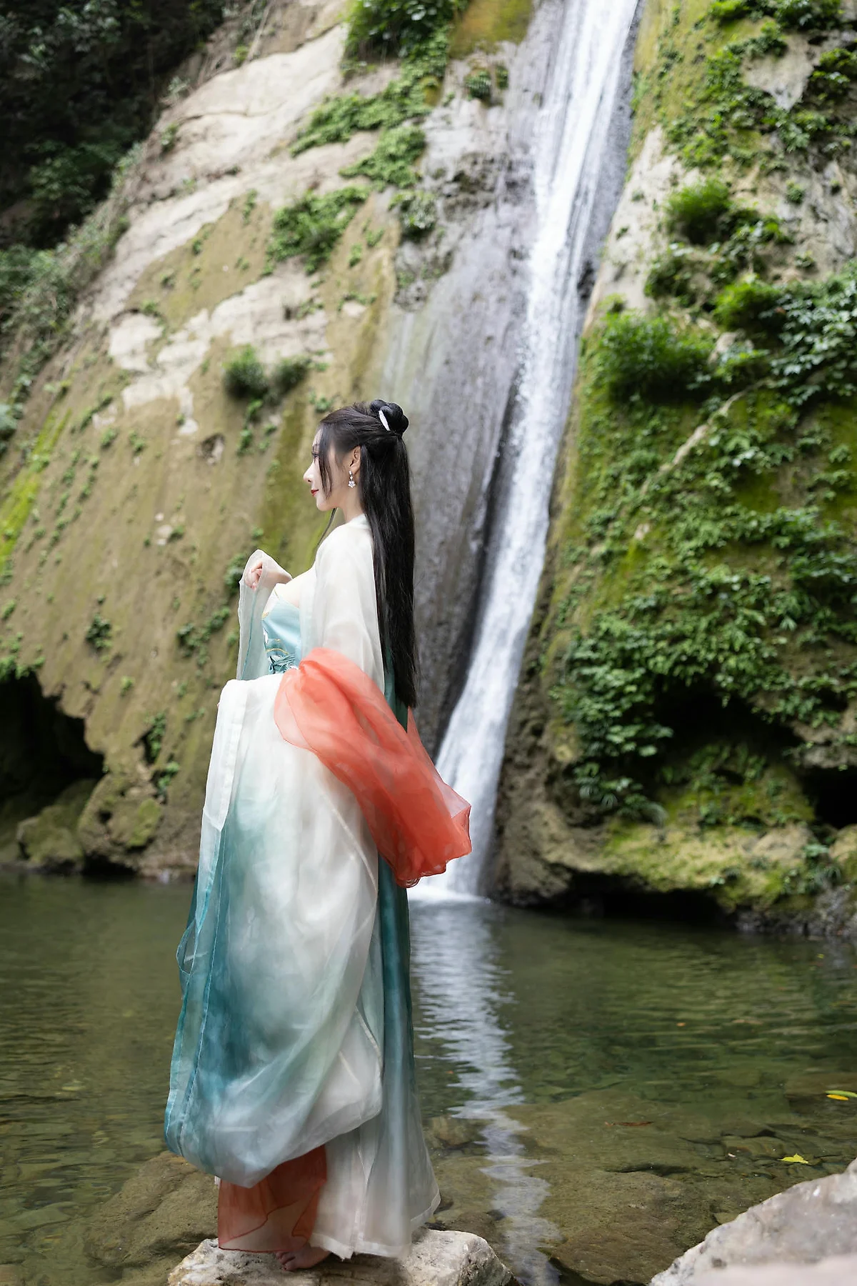 XiuRen 秀人 No.N473 王馨瑶古装瀑布主题写真 - 10