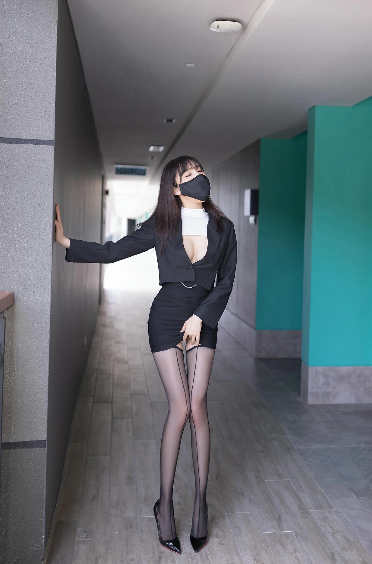XiuRen 秀人 No.N478 陆萱萱黑丝吊袜乳贴爆乳 - 8