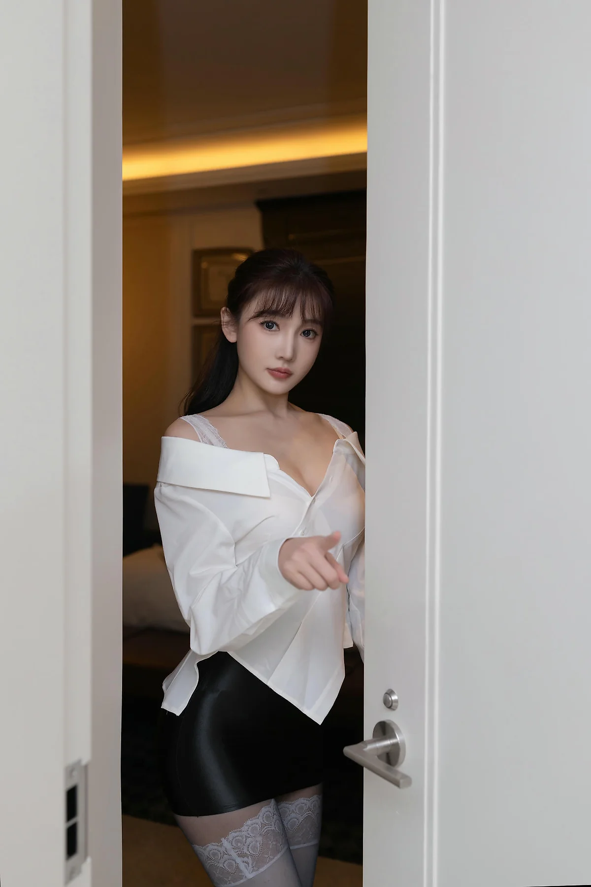 XiuRen 秀人 No.N489 陆萱萱高跟黑丝美腿 - 10