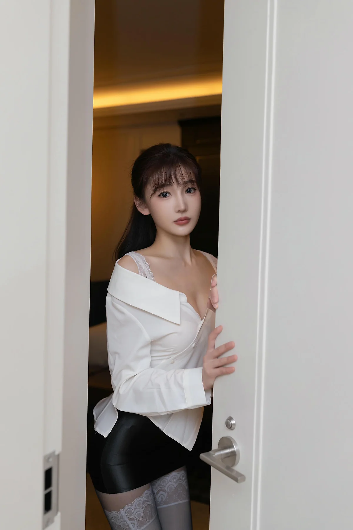 XiuRen 秀人 No.N489 陆萱萱高跟黑丝美腿 - 2