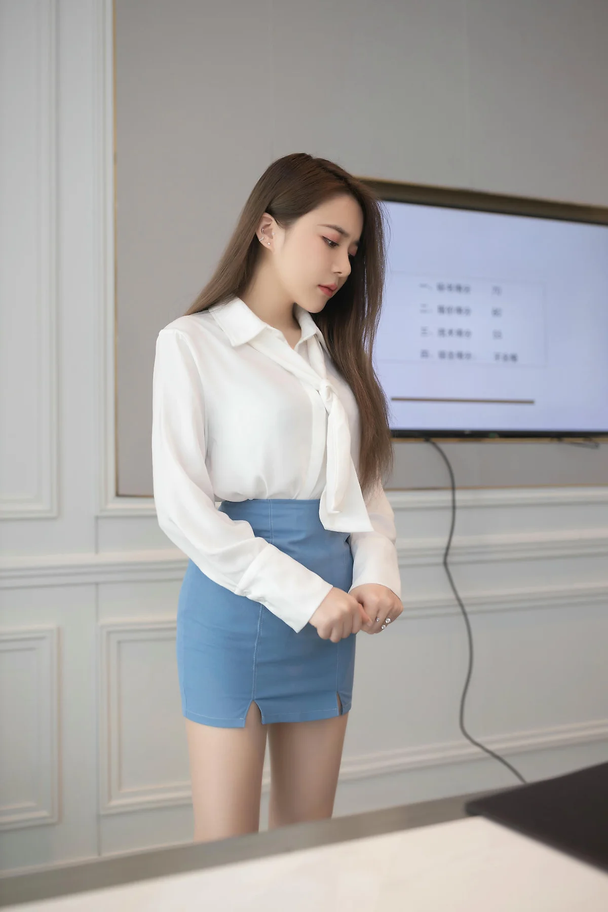 XiuRen 秀人 No.N490 鱼子酱Fish办公ol超短紧身裙 - 8