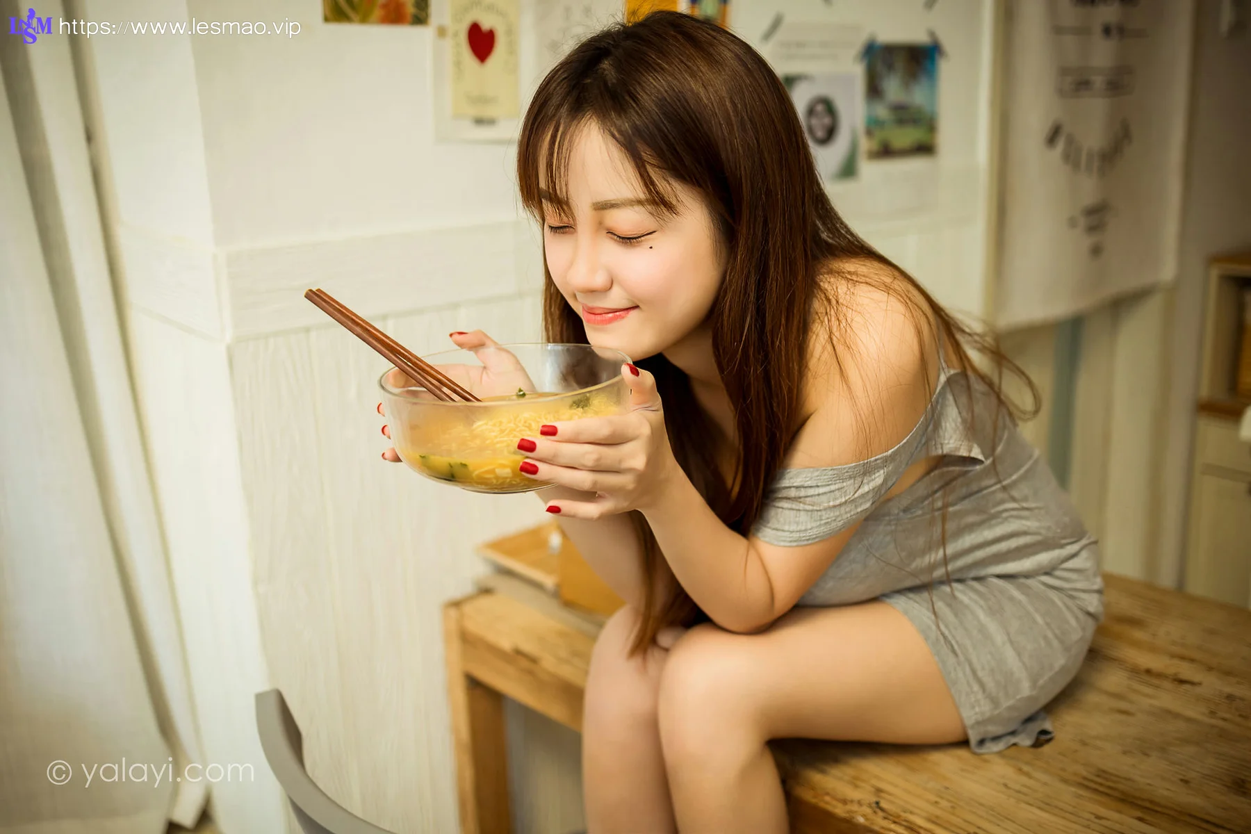 YALAYI 雅拉伊 Vol.710    新颖《吃货女友》 - 1