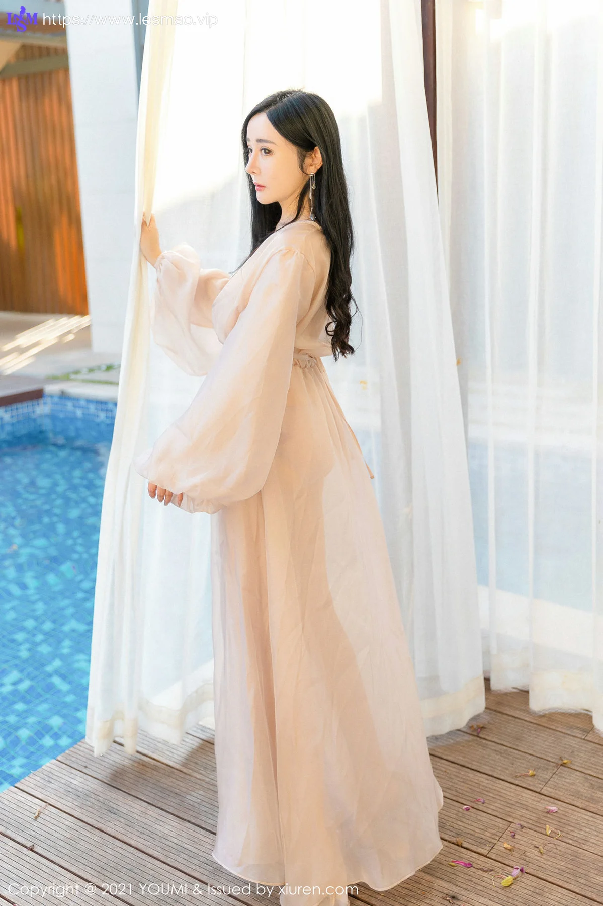 YOUMI 尤蜜荟 Vol.631 轻薄通透长裙 允爾 爆乳美胸三亚旅拍 - 1