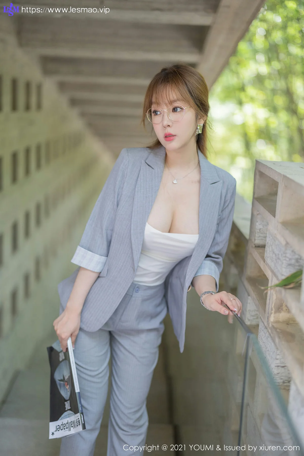 YOUMI 尤蜜荟 Vol.687 熟女职场OL 王雨纯 阳朔旅拍1 - 5