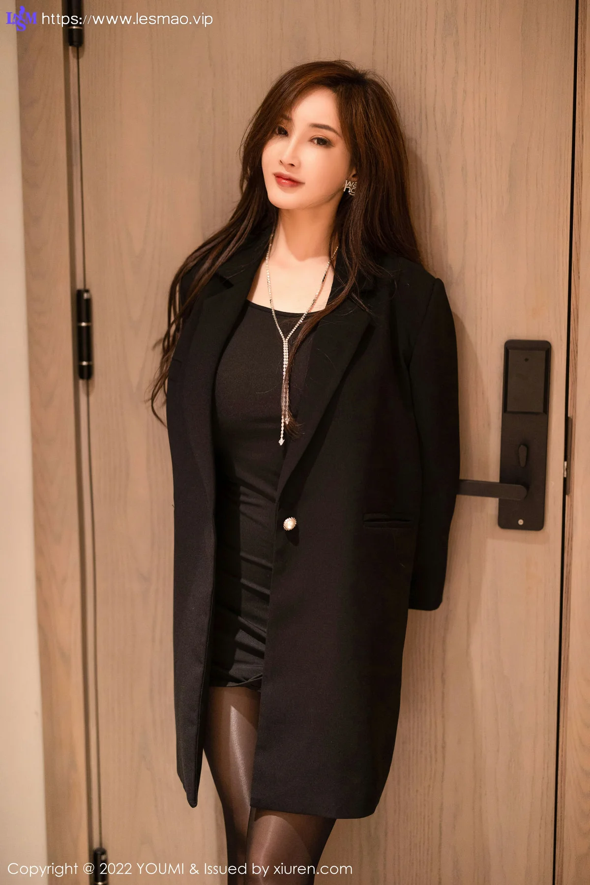 YOUMI 尤蜜荟 Vol.863 土肥圆Iris 魅惑黑丝大理旅拍写真 - 5