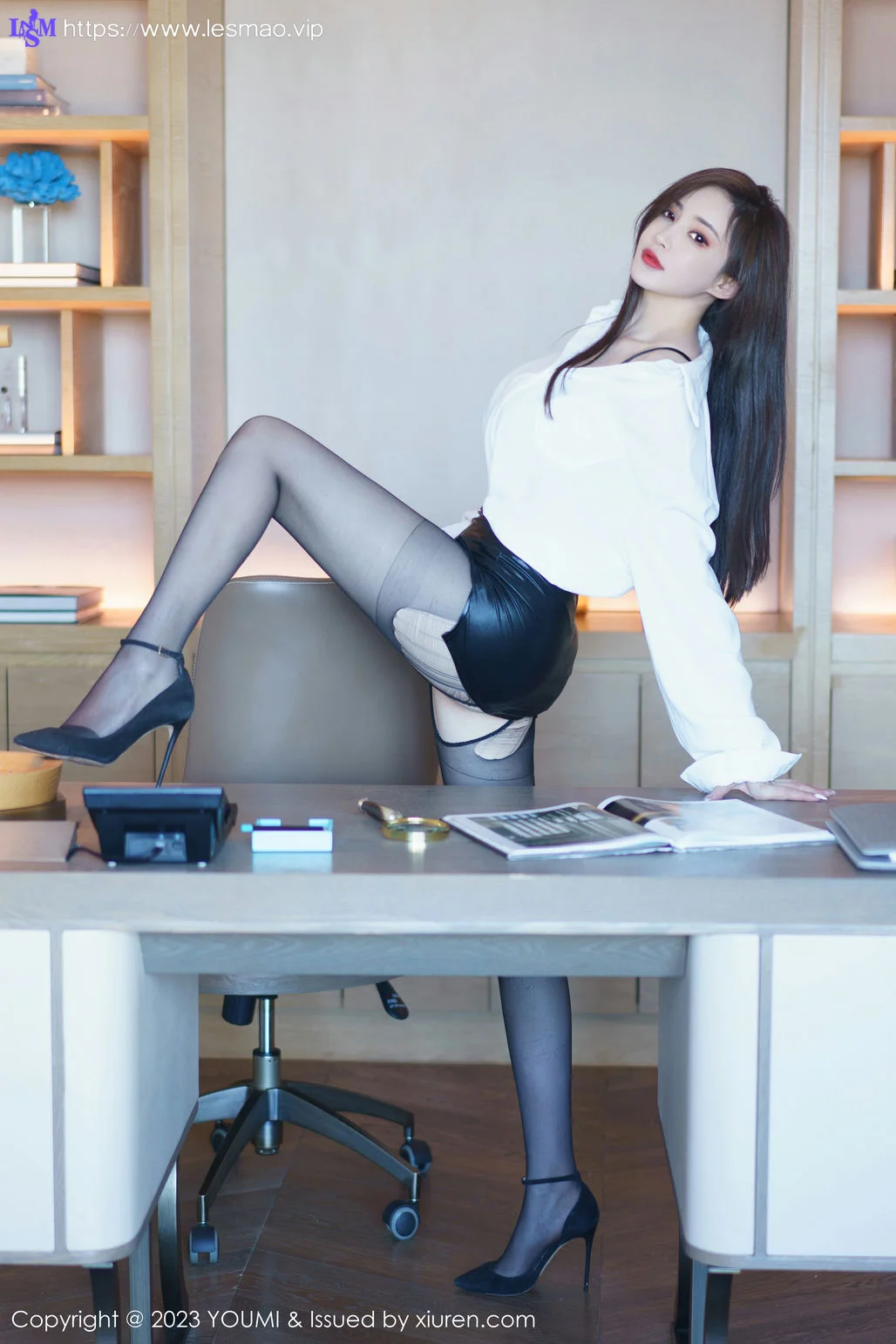 YOUMI 尤蜜荟 Vol.890 Carol周妍希 黑色短裙绝佳娇躯三亚旅拍1 - 2